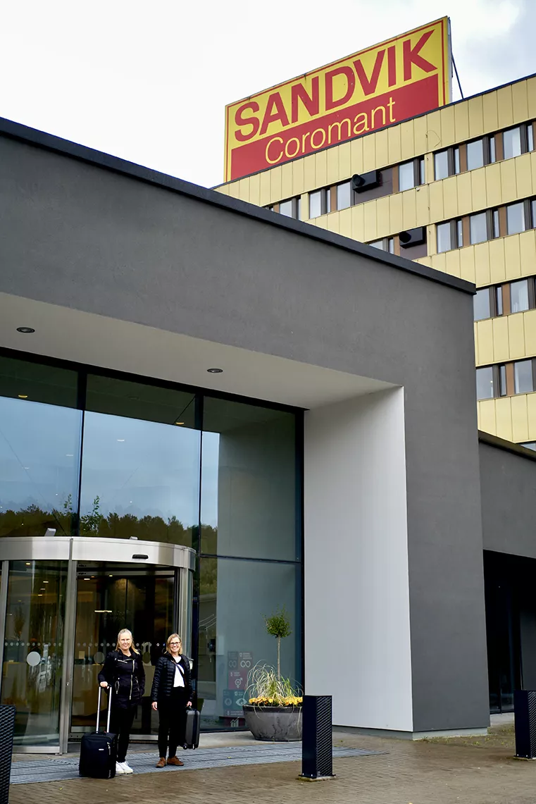 Photo of the entrance of an industrial building.